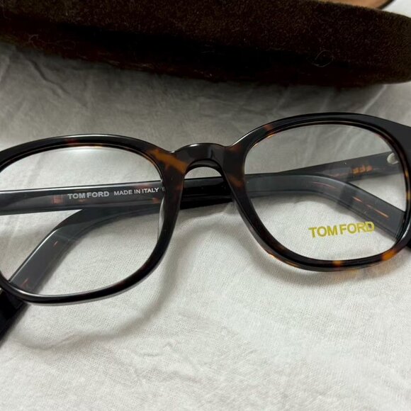 Tom Ford Tortoise Round Eyeglasses - Viral Retro Trend